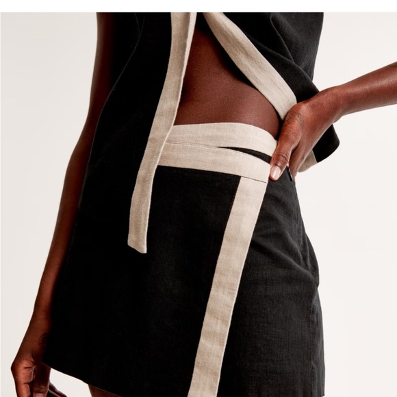 Mid Rise Linen-Blend Tailored Mini Skort - Picture 2 of 7